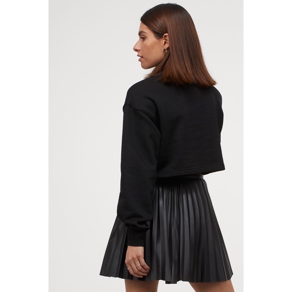 H&M Faux Leather Pleated High Waisted Mini Skirt - Picture 4 of 6